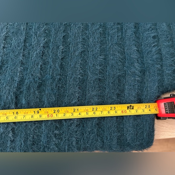 NWT Oversized Fuzzy Sweater Sz Small - Picture 5 of 5